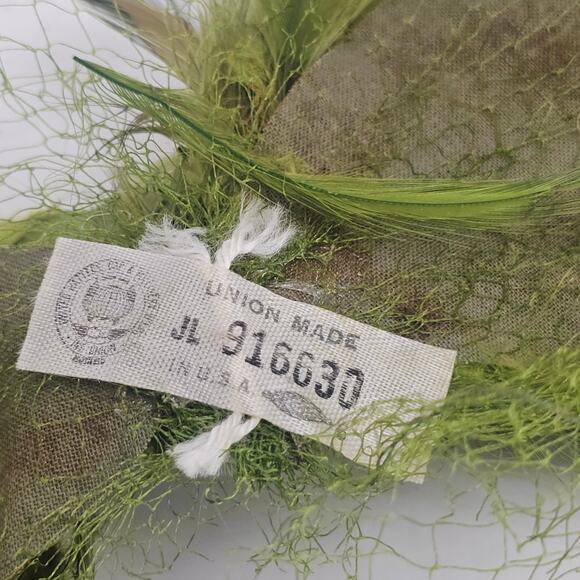 Vintage 1950s Green Ribbon & Feathers Fishnet Fascinator Hair Piece Coquette